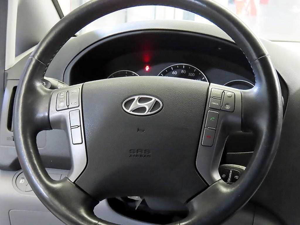 HYUNDAI Starex - Vista 10