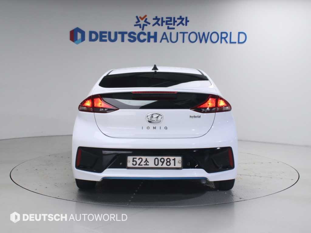 HYUNDAI Ioniq - Vista 6