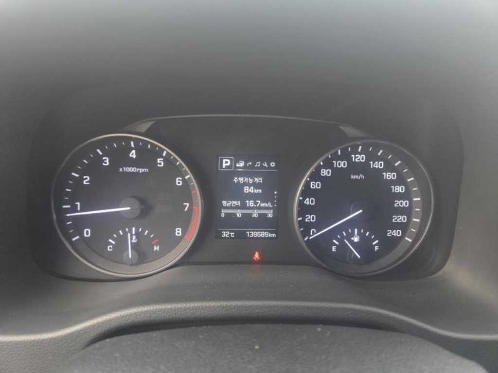 HYUNDAI Avante - Vista 7