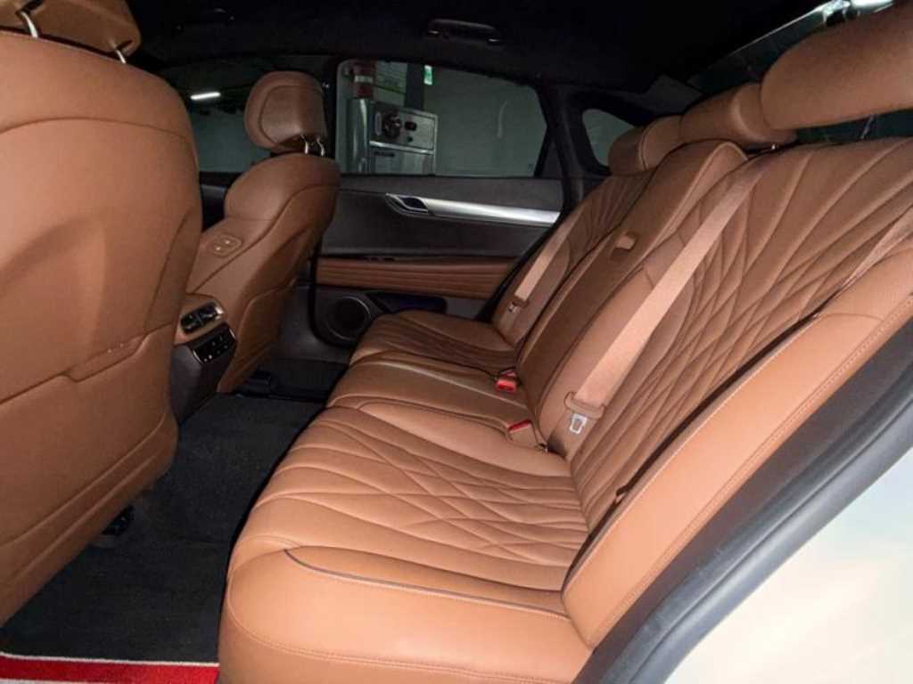 Genesis G80 - Vista 9