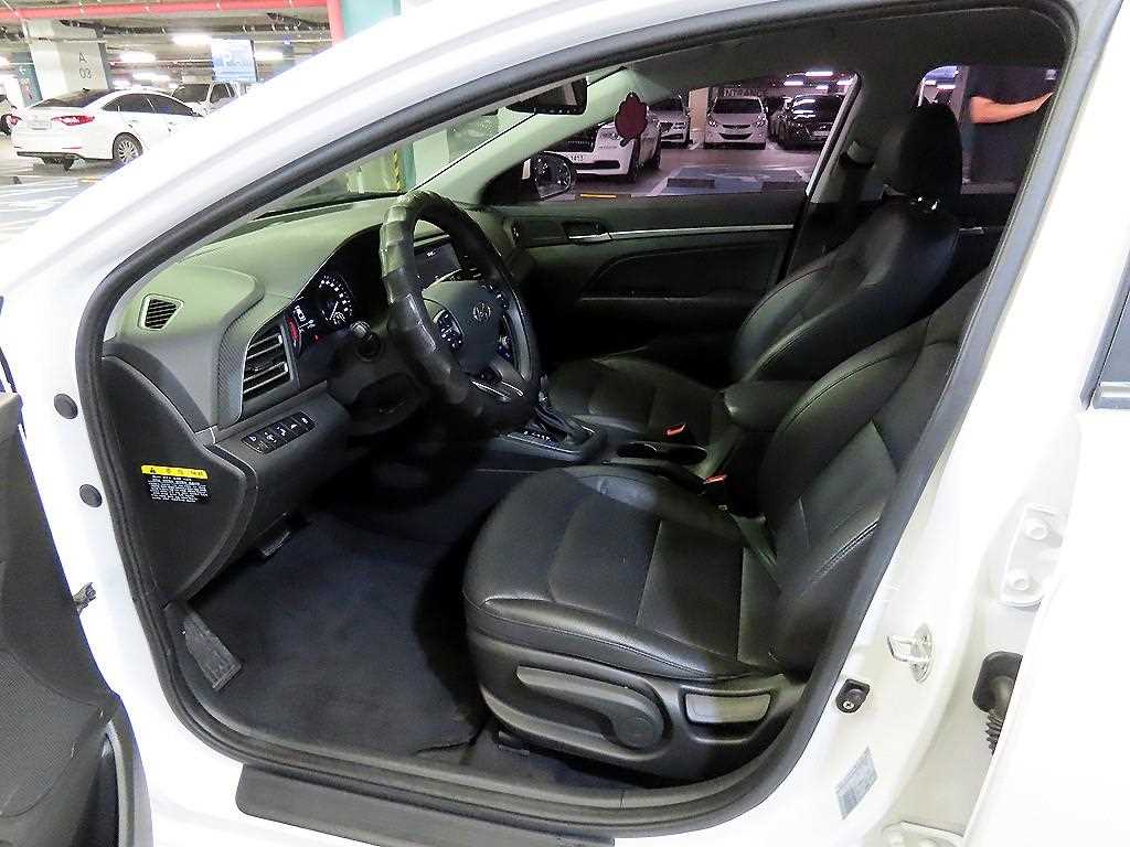 HYUNDAI Avante - Vista 8