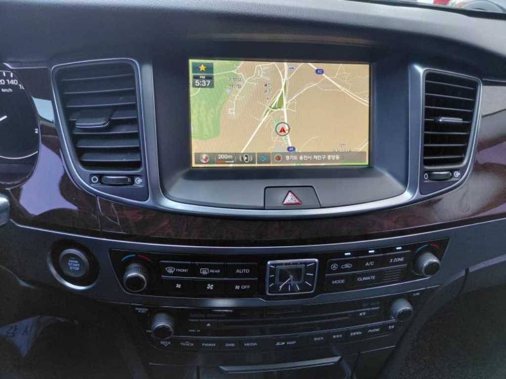 HYUNDAI Equus - Vista 9