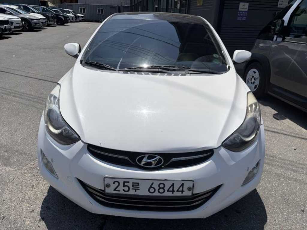 HYUNDAI Avante - Vista 3