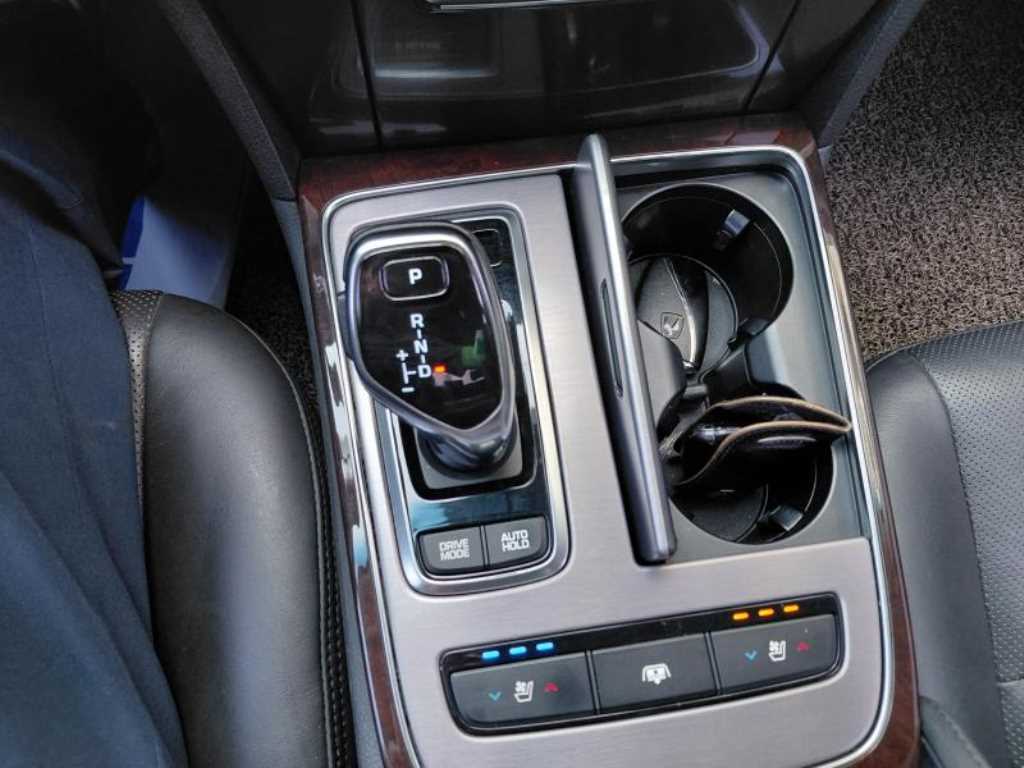 HYUNDAI Equus - Vista 10