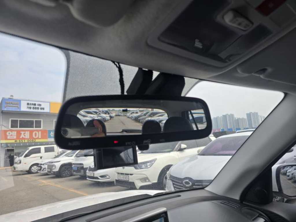 HYUNDAI Casper - Vista 8