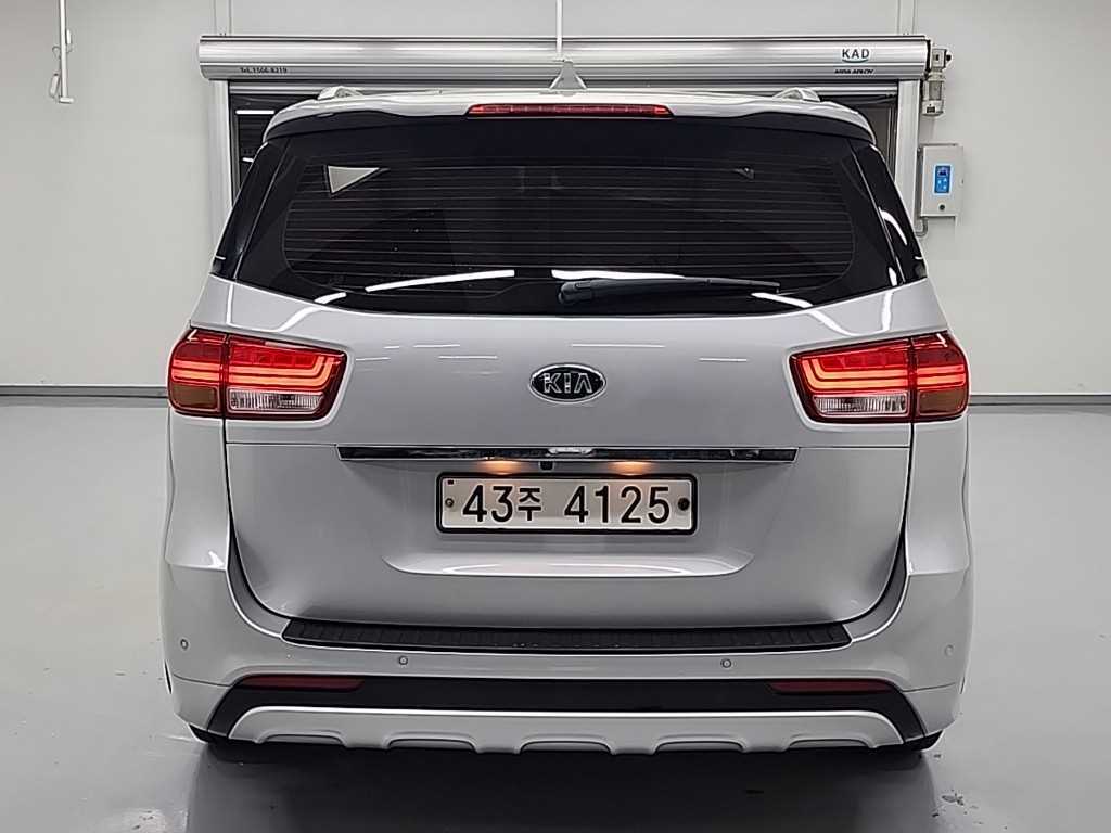 KIA Carnival - Vista 3
