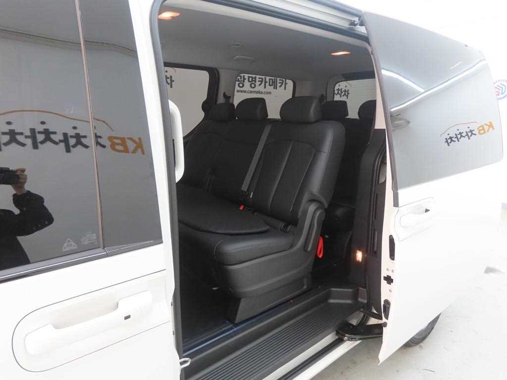 HYUNDAI Staria - Vista 8