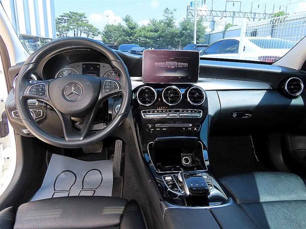 Mercedes Benz C Class - Vista 9