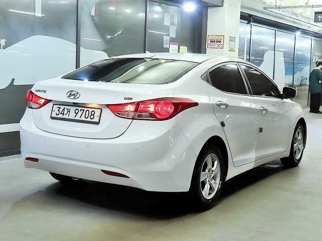 HYUNDAI Avante - Vista 6