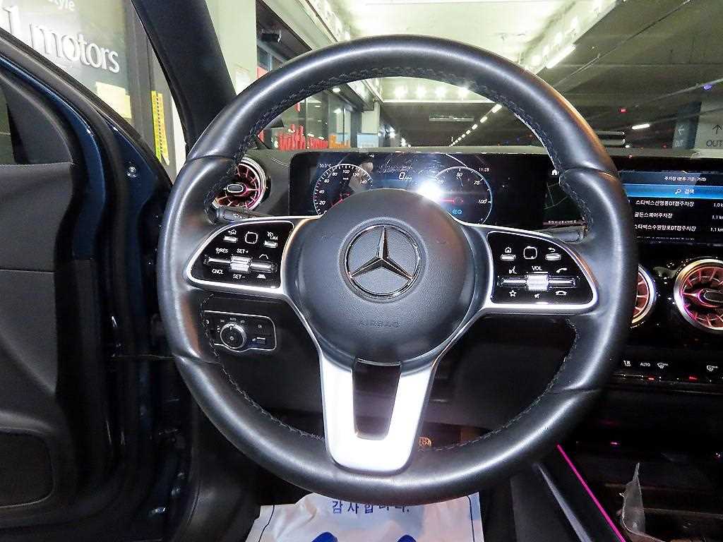 Mercedes Benz EQA - Vista 10