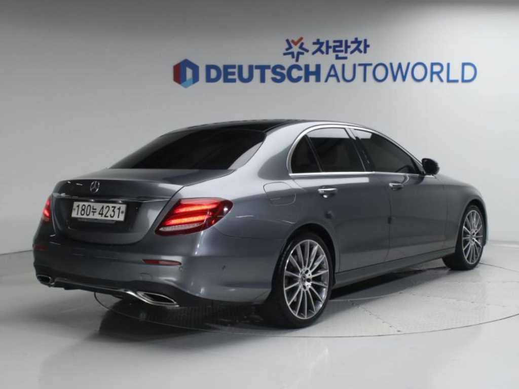 Mercedes Benz E class - Vista 3