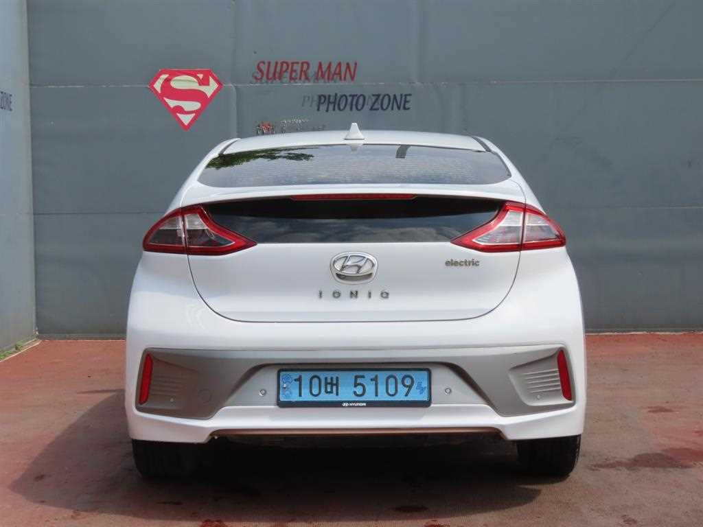 HYUNDAI Ioniq - Vista 6