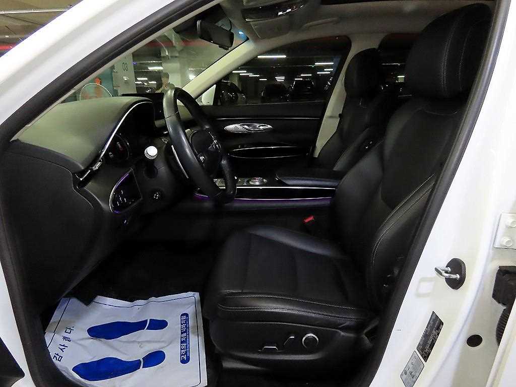 Genesis GV70 - Vista 8