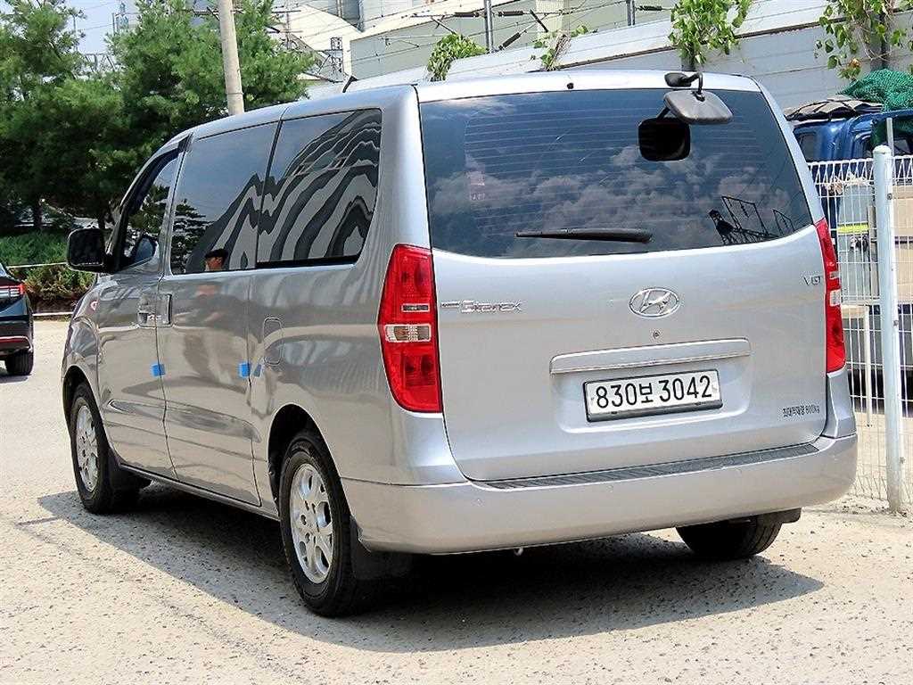HYUNDAI Starex - Vista 3