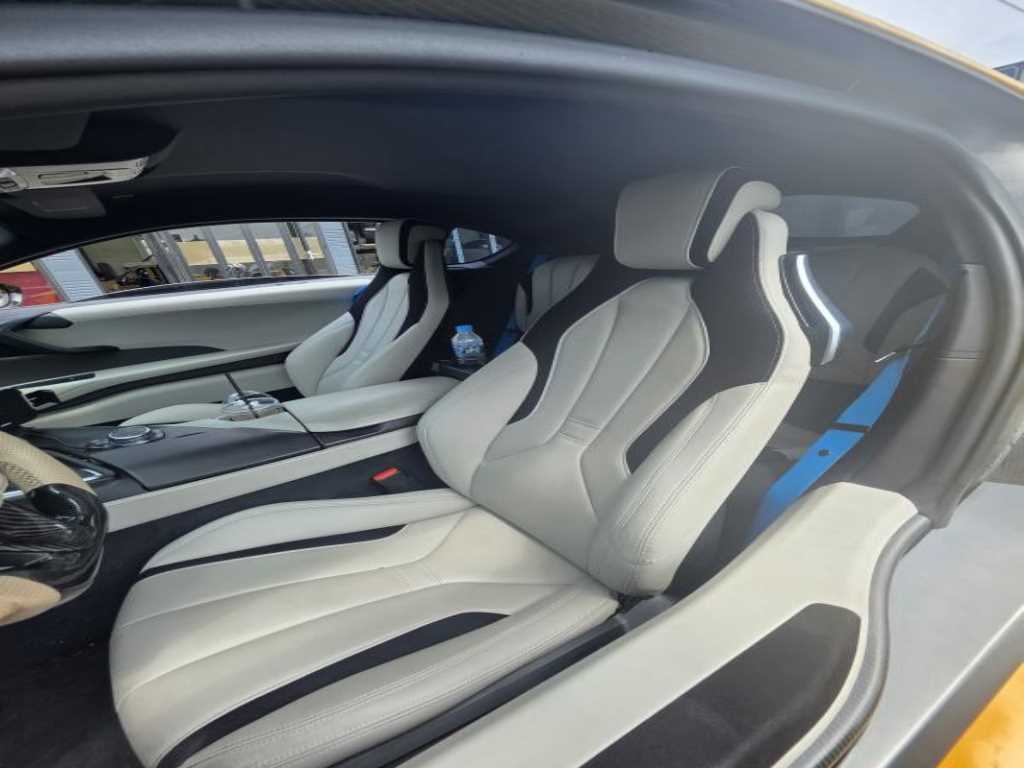 BMW i8 - Vista 6