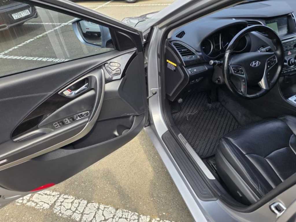 HYUNDAI Grandeur - Vista 9
