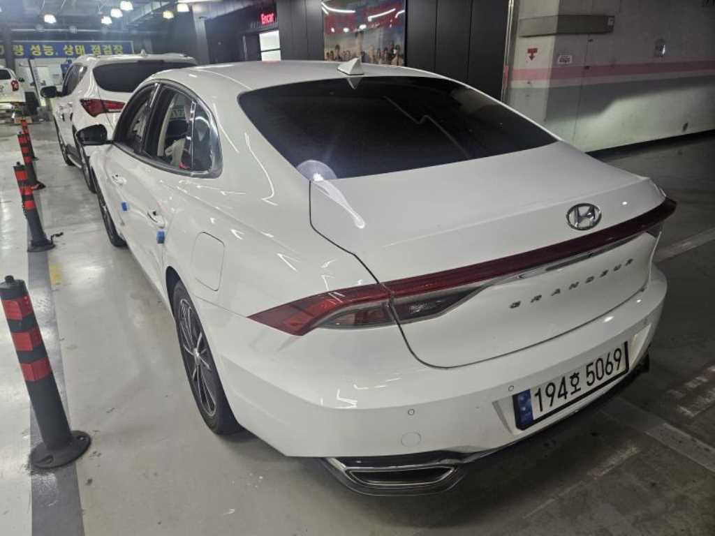 HYUNDAI Grandeur - Vista 2