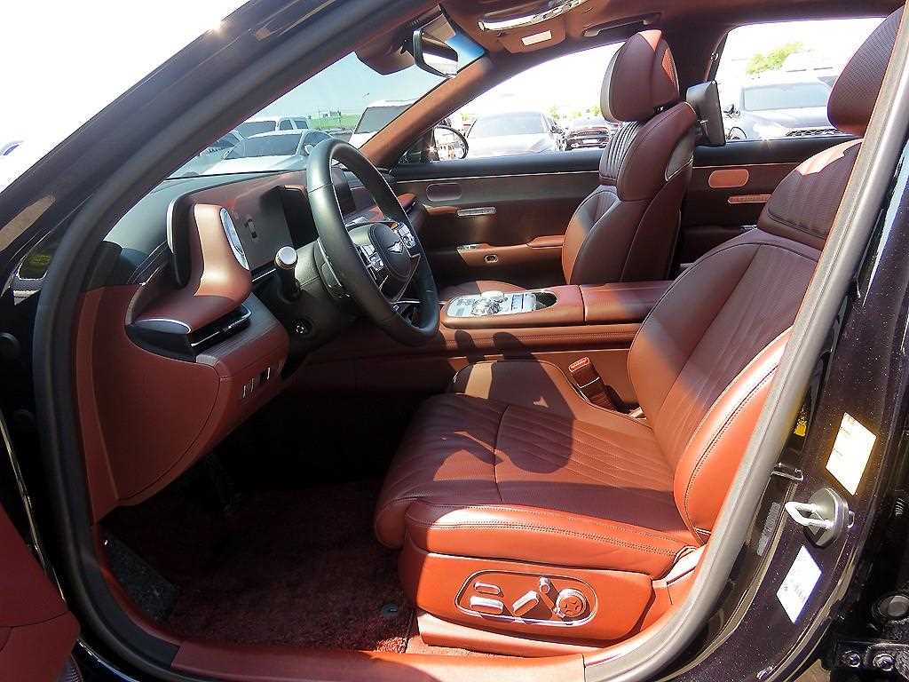 Genesis G90 - Vista 8