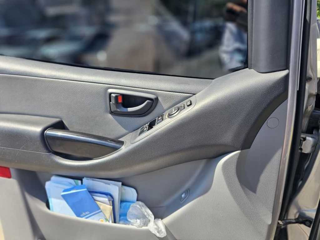 HYUNDAI Starex - Vista 10