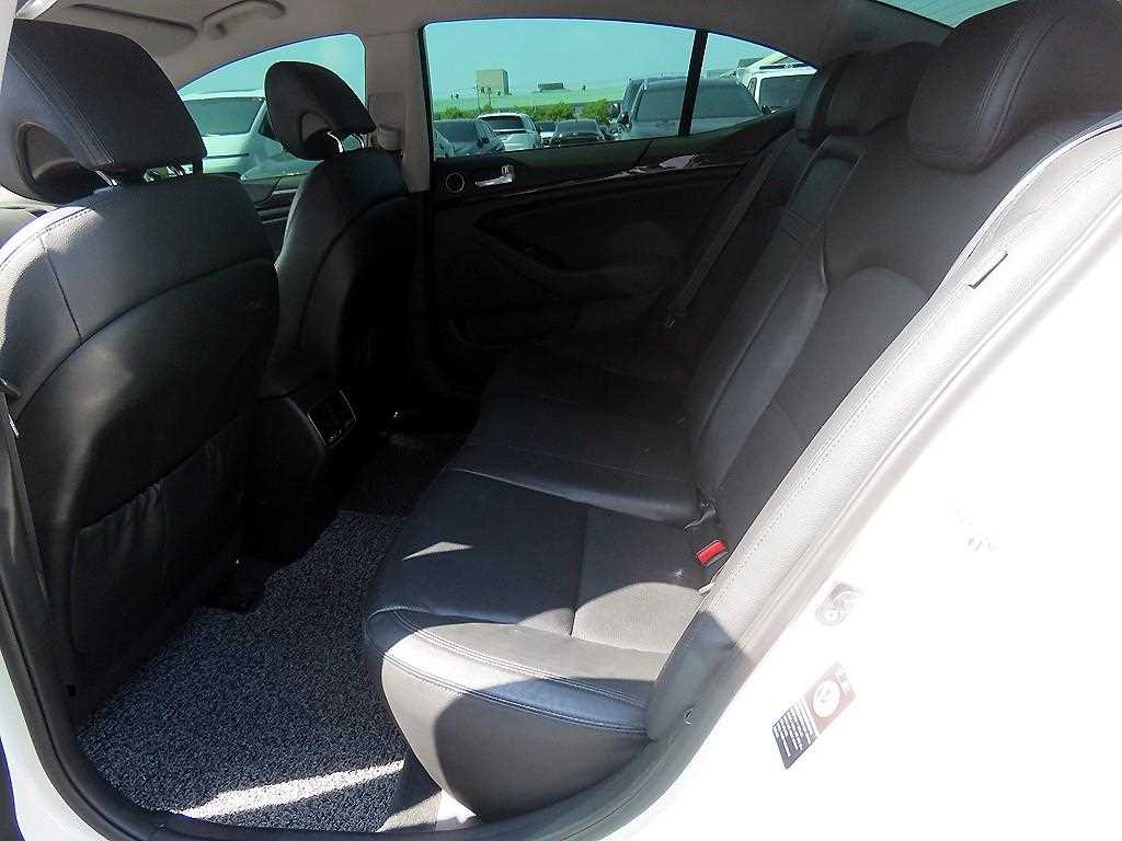 KIA K7 - Vista 8