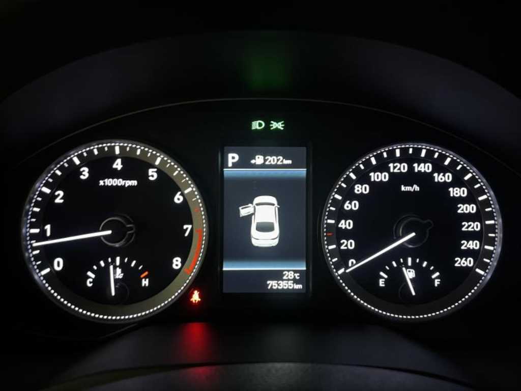 HYUNDAI Grandeur - Vista 11