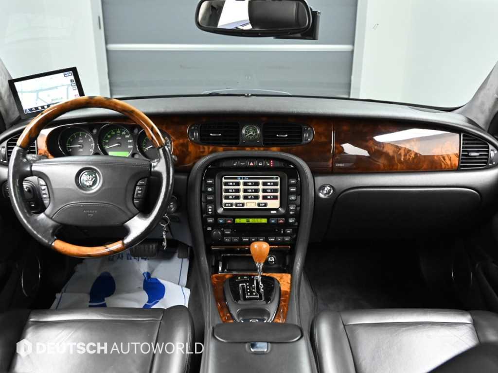 Jaguar XJ - Vista 9