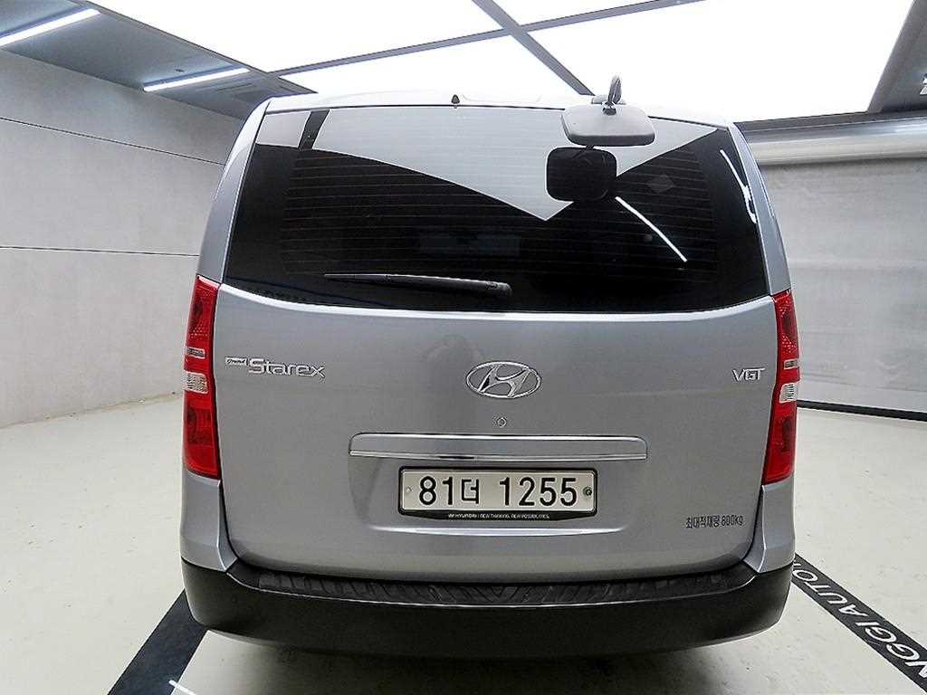 HYUNDAI Starex - Vista 3