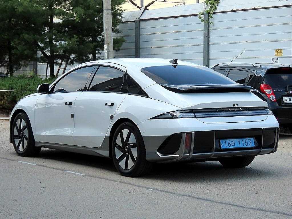 HYUNDAI Ioniq 6 - Vista 3