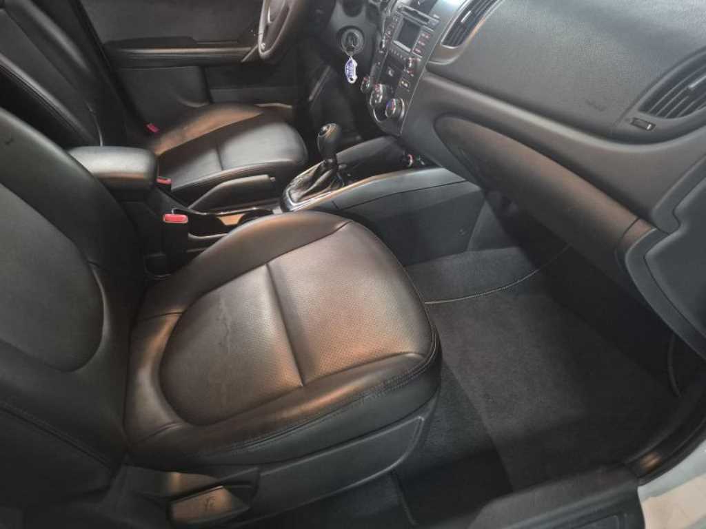 KIA Forte 2011 Blanco - Importación desde Corea - HF Imports Iquique - Foto 14