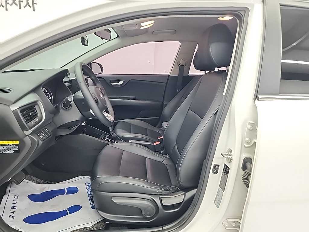 KIA Stonic 2018 Blanco - Importación desde Corea - HF Imports Iquique - Foto 13