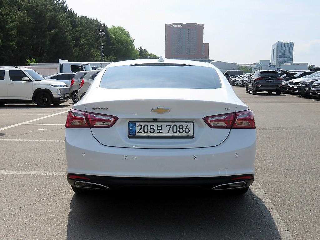 Chevrolet Malibu - Vista 3