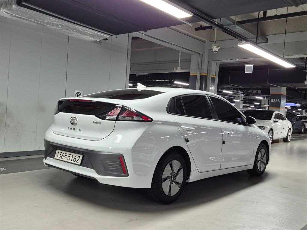HYUNDAI Ioniq - Vista 3