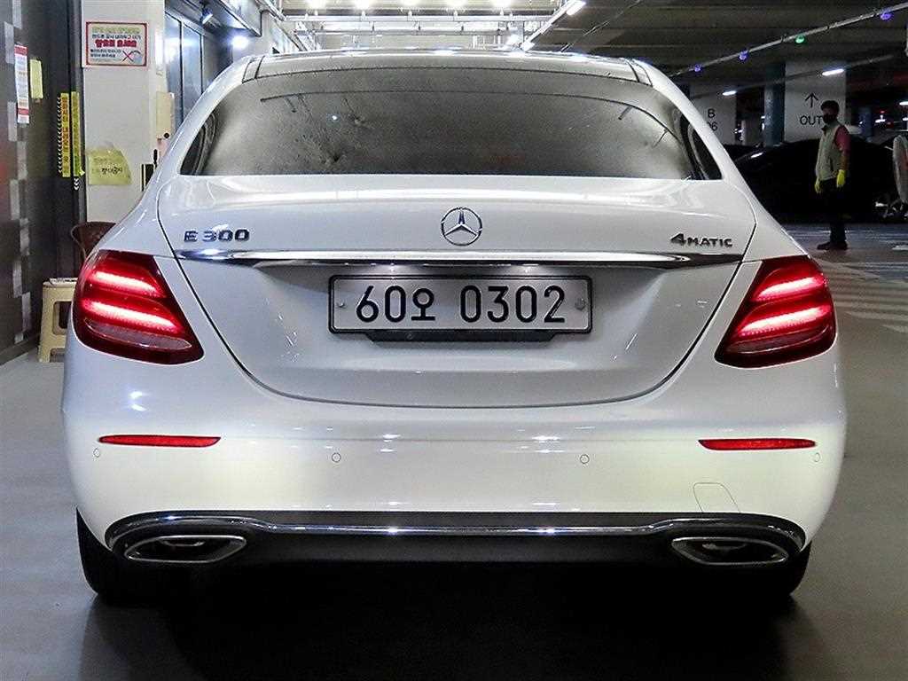 Mercedes Benz E class - Vista 7