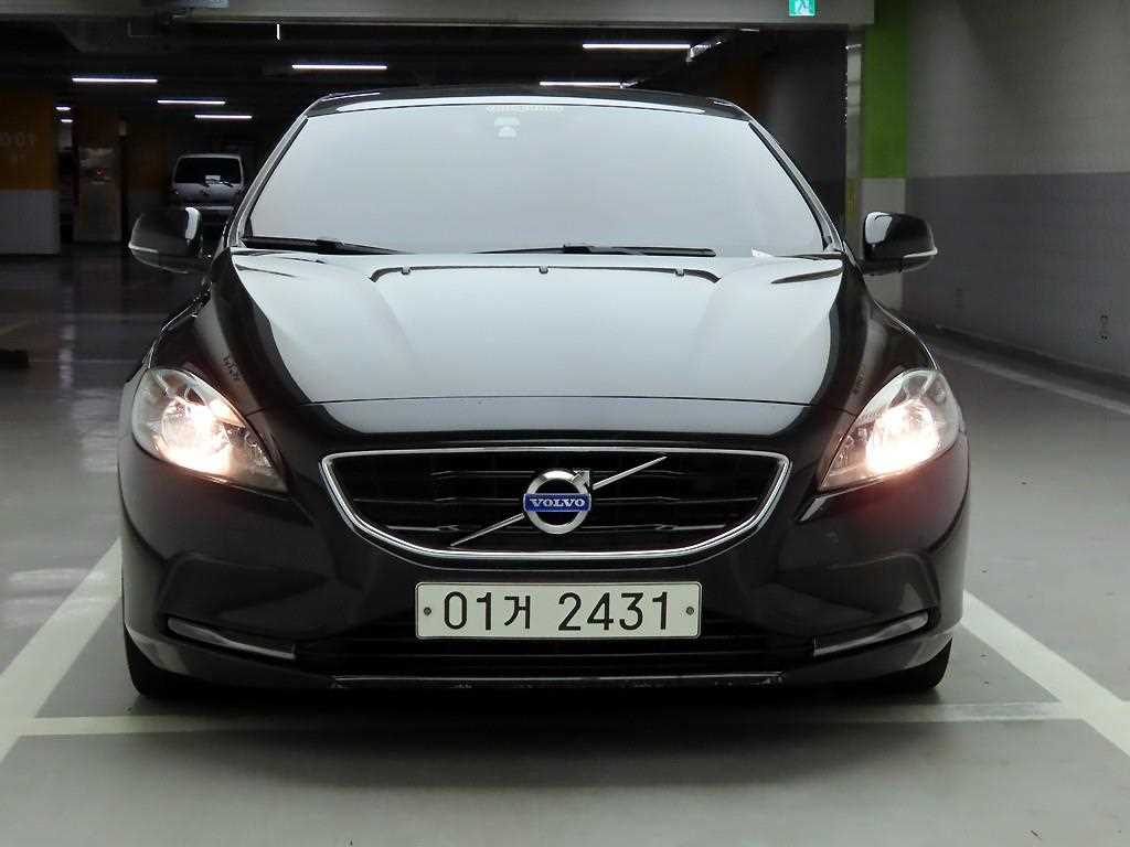 Volvo V40 2014 Negro - Importación desde Corea - HF Imports Iquique - Foto 1