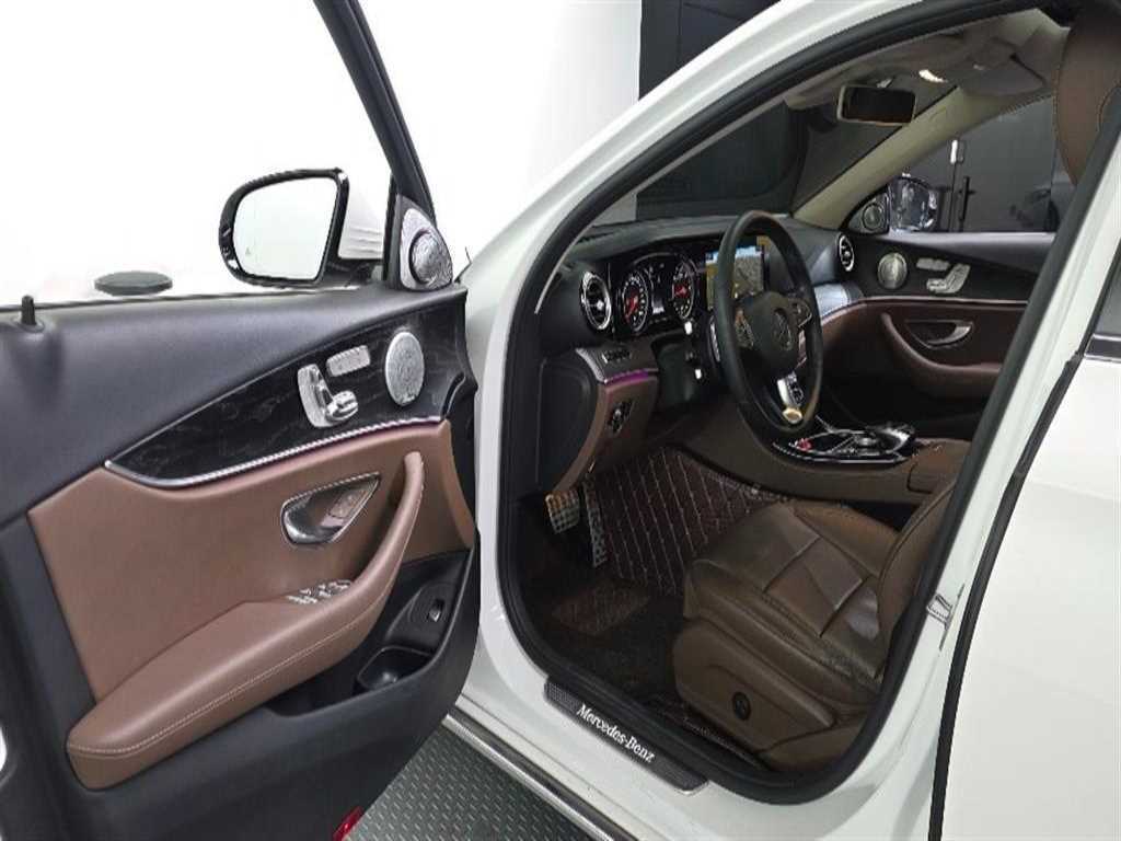 Mercedes Benz E class - Vista 12
