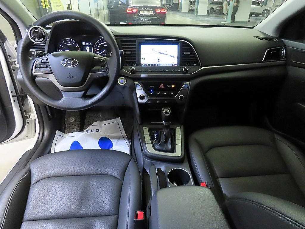 HYUNDAI Avante - Vista 12
