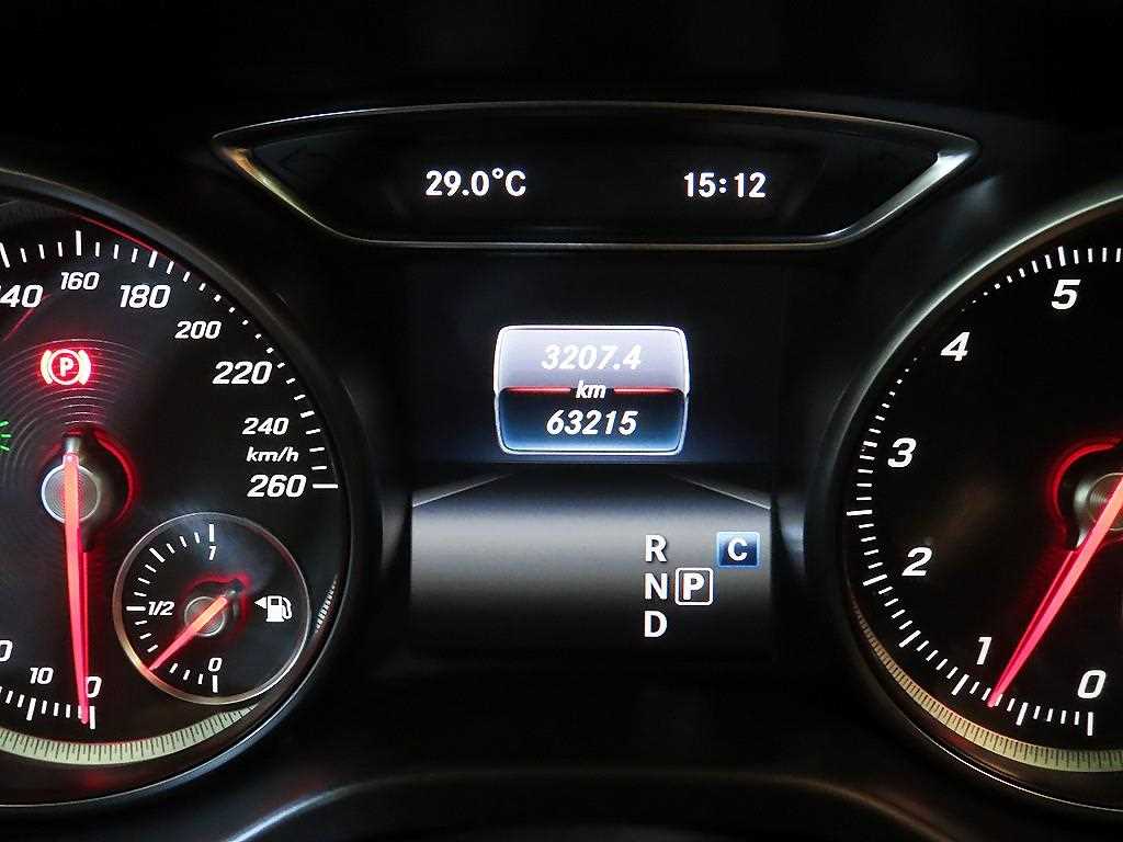 Mercedes Benz GLA Class - Vista 11