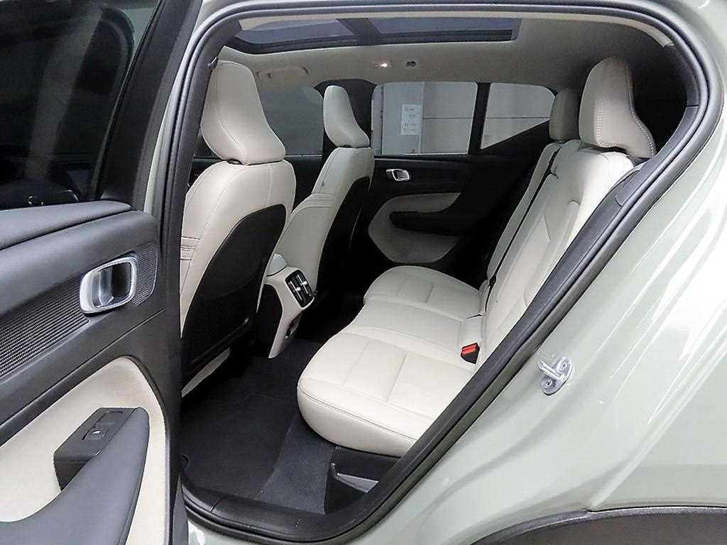 Volvo XC40 - Vista 8