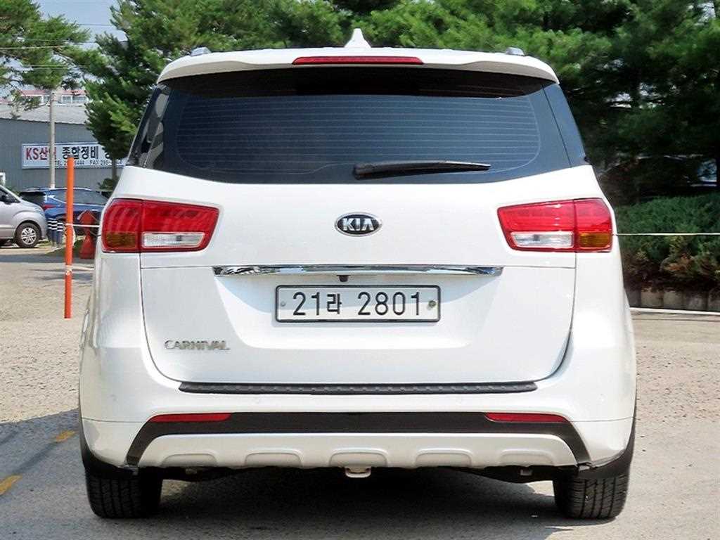 KIA Carnival - Vista 6