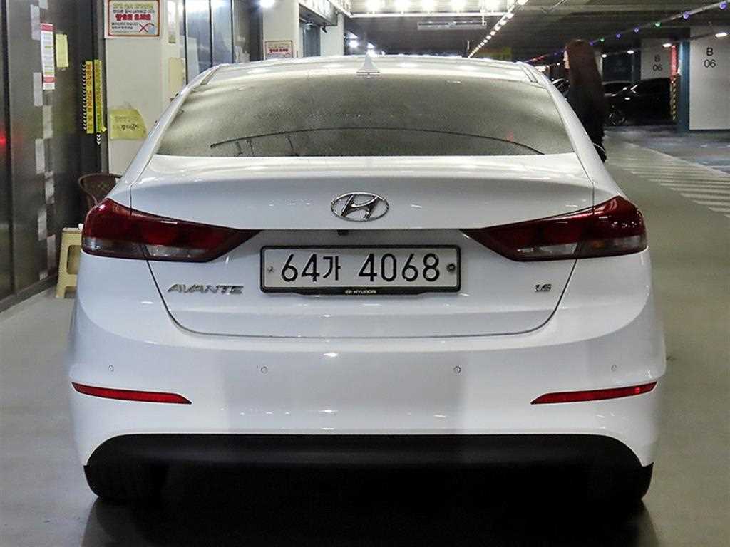 HYUNDAI Avante - Vista 7