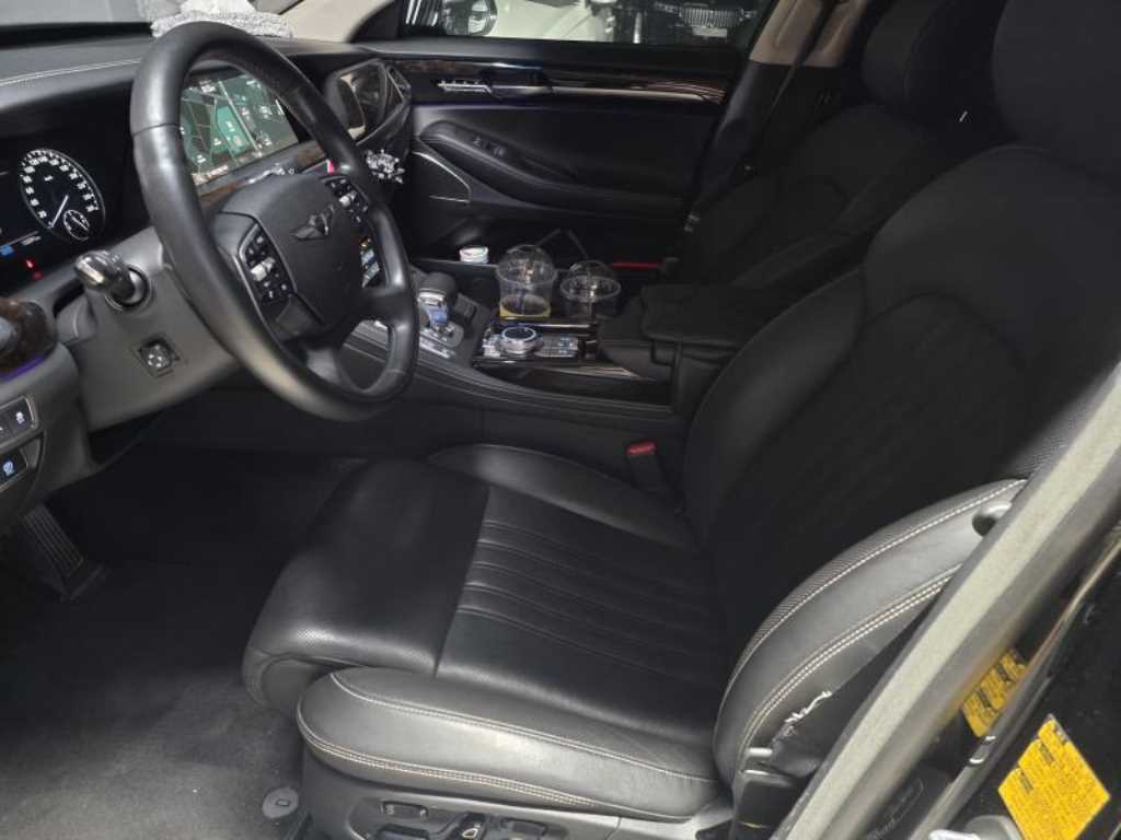 Genesis G90 - Vista 8