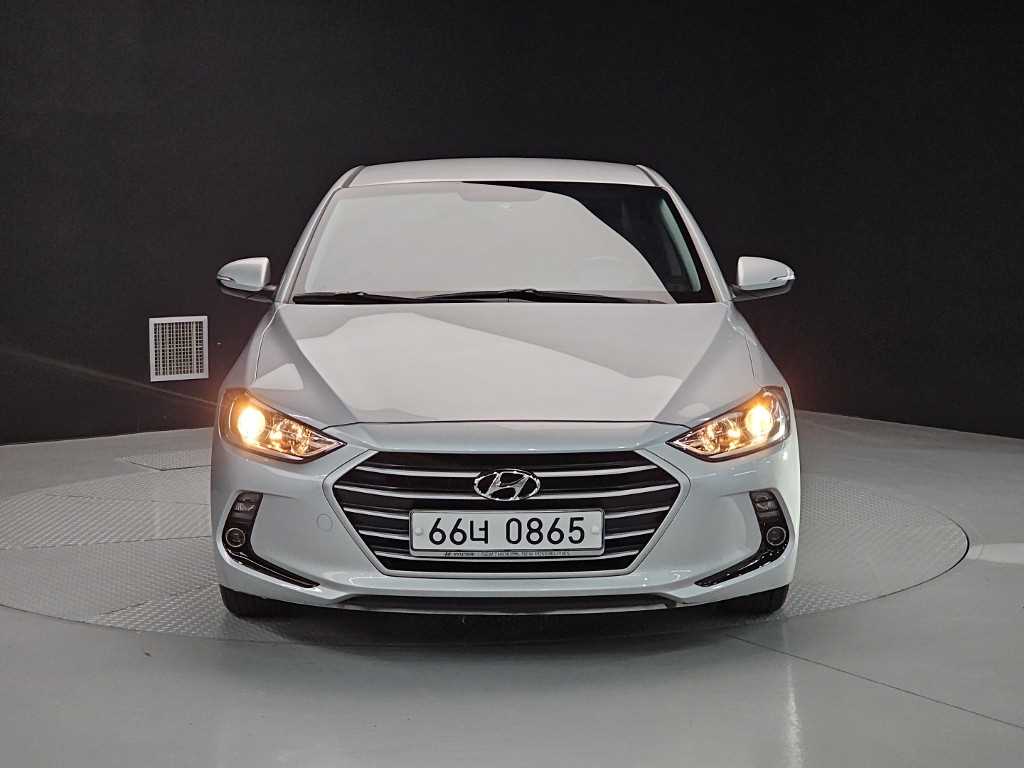 HYUNDAI Avante - Vista 2