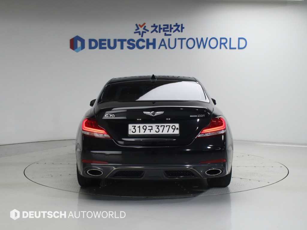 Genesis G70 - Vista 6