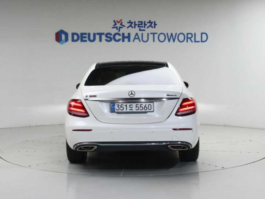 Mercedes Benz E class - Vista 6