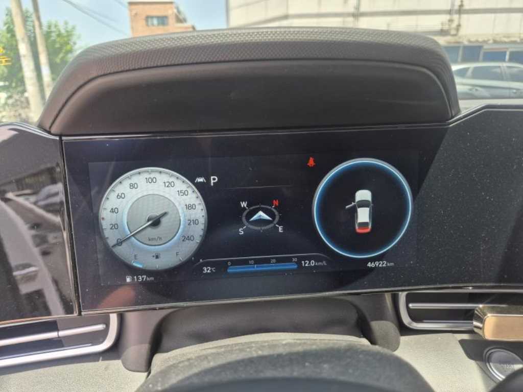 HYUNDAI Avante - Vista 12