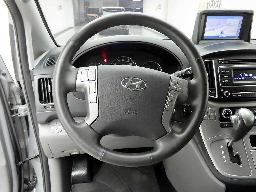 HYUNDAI Starex - Vista 10