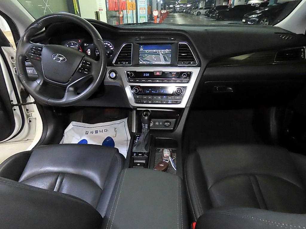 HYUNDAI Sonata - Vista 12