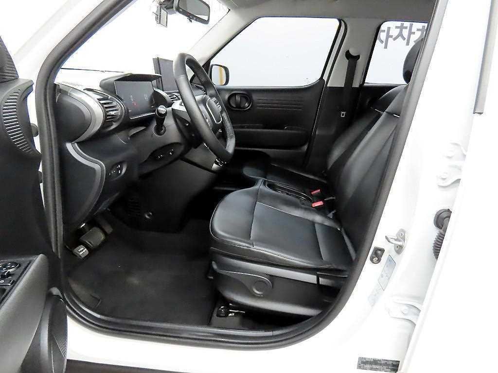 HYUNDAI Casper - Vista 8
