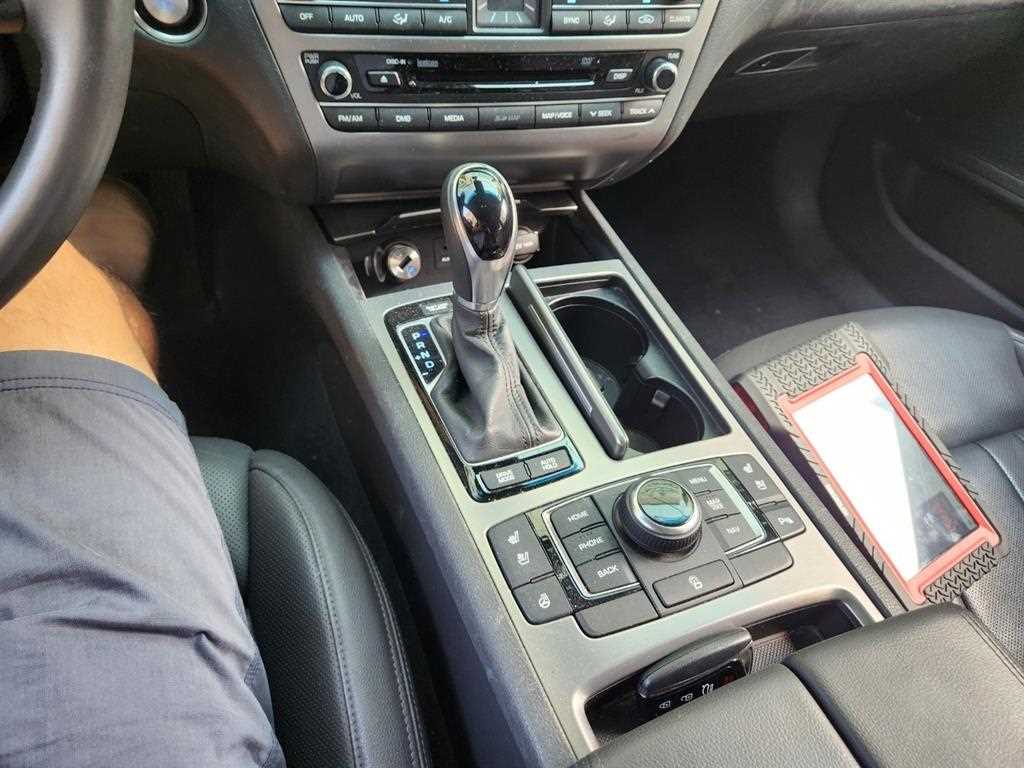 HYUNDAI Genesis - Vista 7