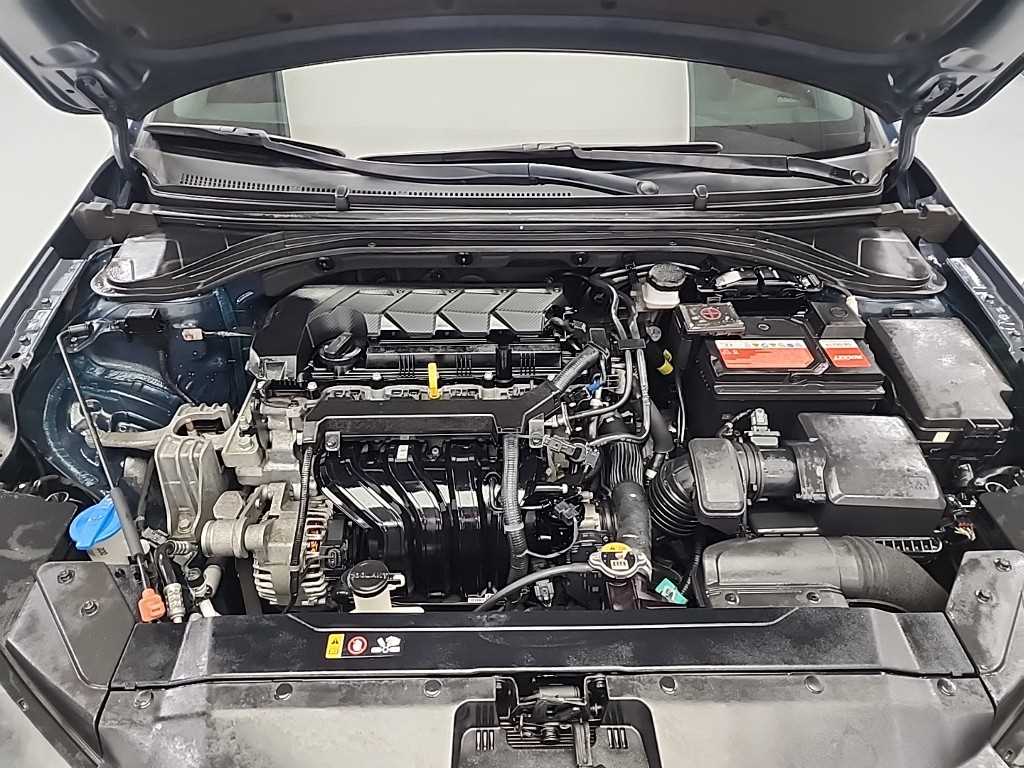HYUNDAI Avante - Vista 7